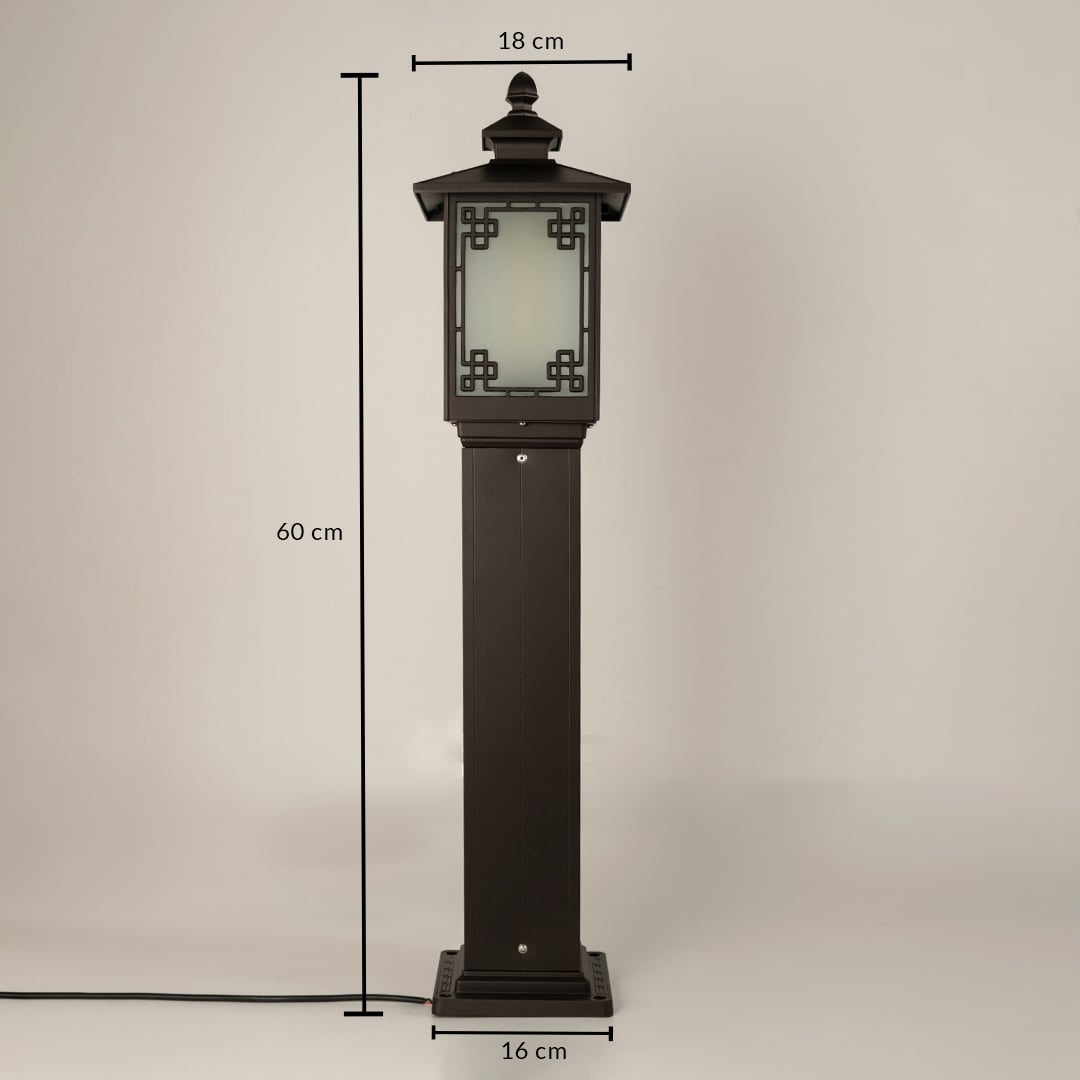 A black outdoor bollard lamp on a white background showing all dimensions clearly marked with a height of 60 cm a top width of 18 cm and a base width of 16 cm providing precise size details.