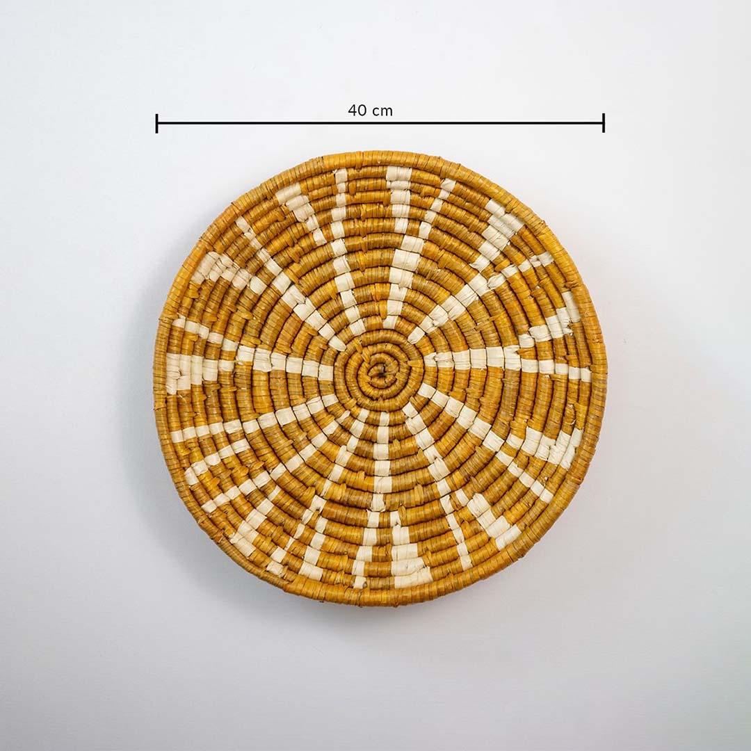 Woven wall basket with 40 cm diameter displayed with dimension markers for accurate size reference.