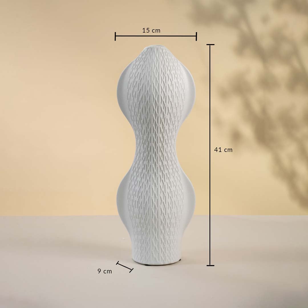 White geometric ceramic vase displayed on a neutral surface measuring 29 cm in height and 29 cm in width with 14 cm base width.